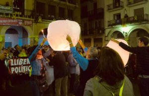 Valls se suma a la concentració de suport als Jordis després d’un any del seu empresonament